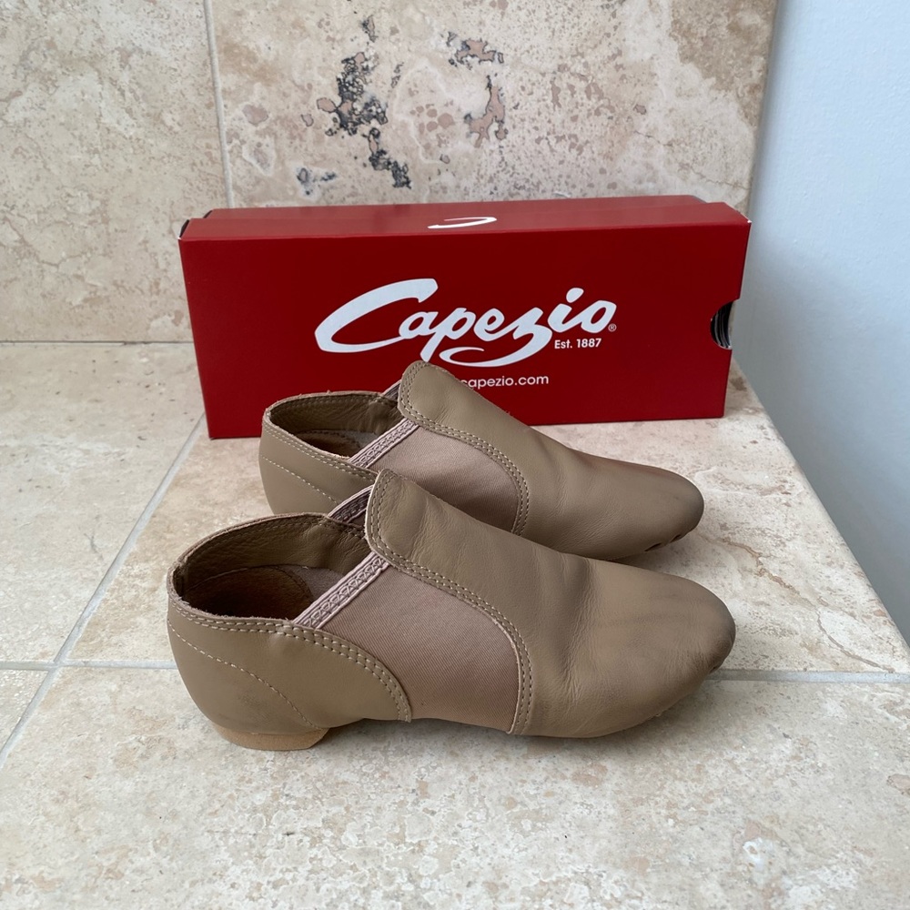 Capezio girls tan dance shoes